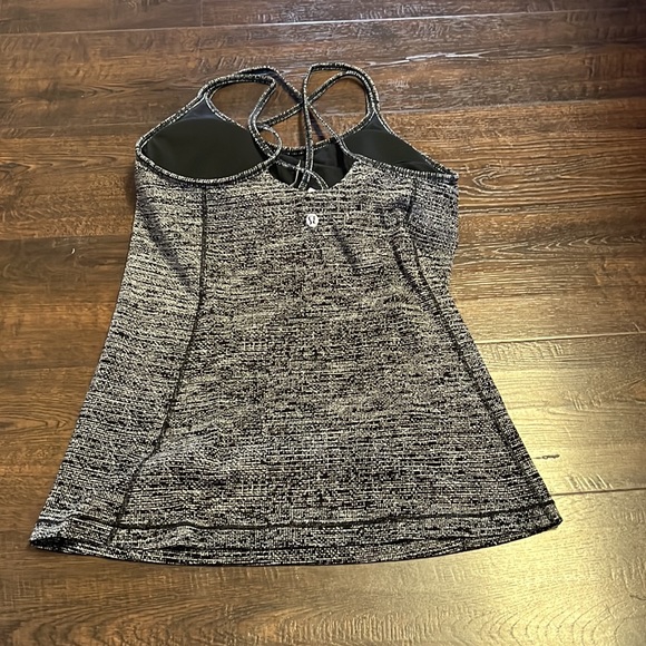 Lululemon tank top size 8 - Picture 3 of 5